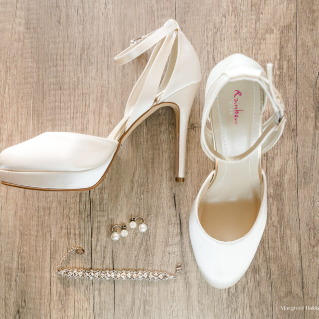 bruid schoenen wit met sieraden